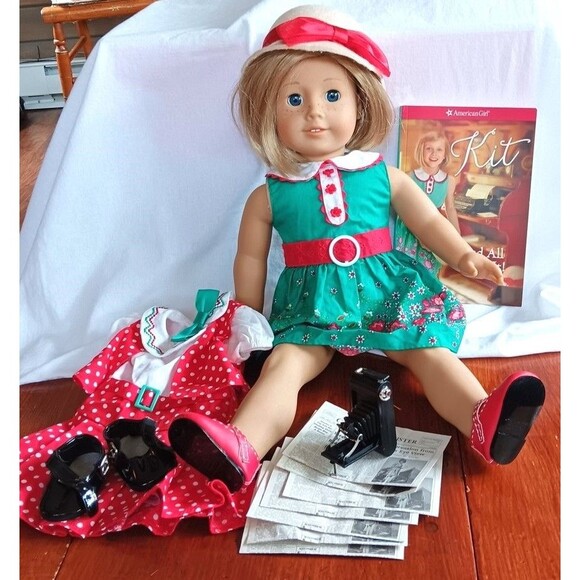 American Girl Doll Kit Kitteridge 18" 2 Outfits & Accessories Reporter - Picture 1 of 9
